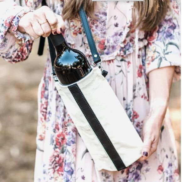 Stellareese Wine Canvas Leather Tote with Carrying Strap - Picture 4 of 5